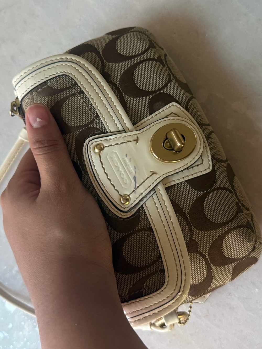100% Authentic Coach Signature Canvas Wristlet in Khaki/Chalk